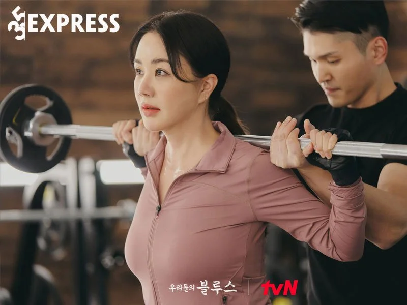 con-duong-dien-xuat-cua-nghe-si-uhm-jung-hwa-1-35express