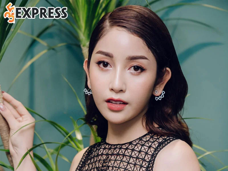 danh-tinh-bong-hong-thai-lan-duoc-ong-bau-vu-khac-tiep-cung-chieu-1-35express