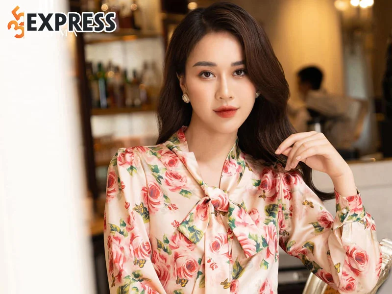 doi-tu-cua-nu-mc-xinh-dep-ngo-mai-phuong-35express
