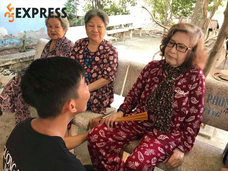 doi-tu-song-gio-cua-nghe-si-dieu-hien-35express
