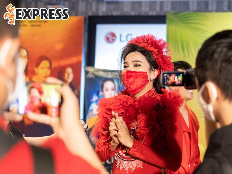 gia-huy-su-su-chia-se-ve-gioi-tinh-cua-minh-1-35express