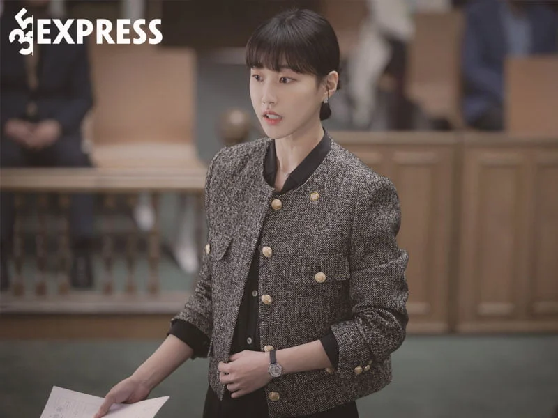 ha-yoon-kyung-nu-phu-duoc-yeu-thich-nhat-trong-nu-luat-su-ky-la-1-35express