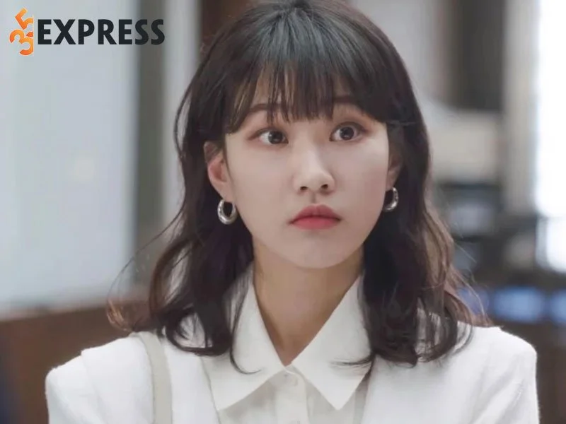 ha-yoon-kyung-nu-phu-duoc-yeu-thich-nhat-trong-nu-luat-su-ky-la-35express