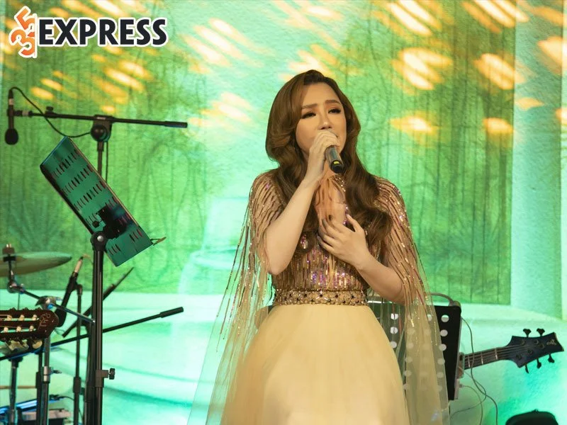 ho-quynh-huong-tro-lai-showbiz-va-tiet-lo-ly-do-o-an-35express