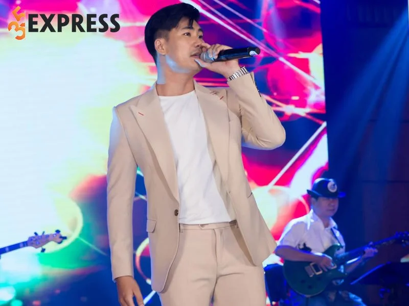 hoang-ngoc-son-va-chang-duong-thi-dau-than-tuong-bolero-35express