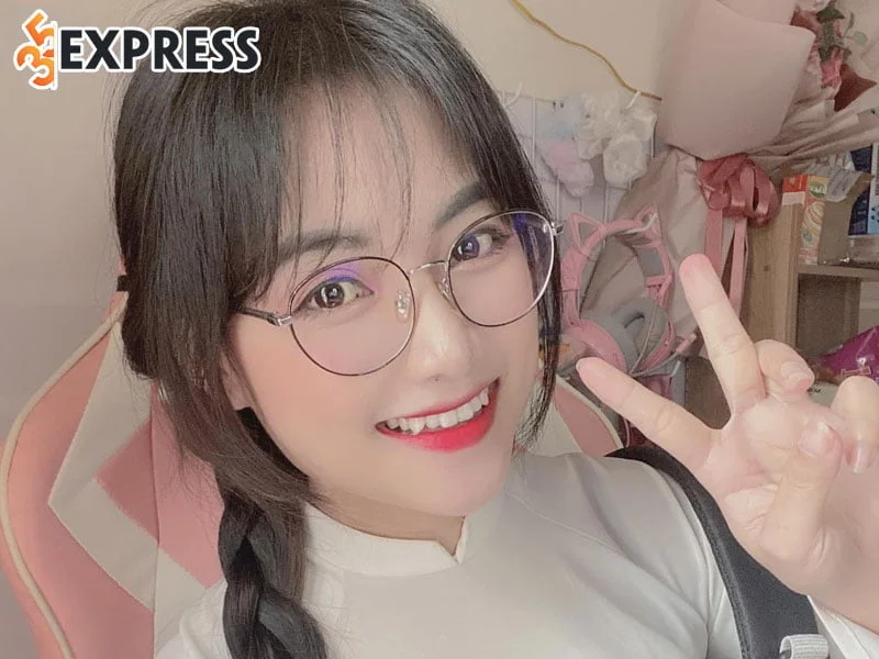 hoang-vi-xuan-streamer-zyzy-noi-tieng-cua-cong-dong-lien-quan-mobile-1-35express
