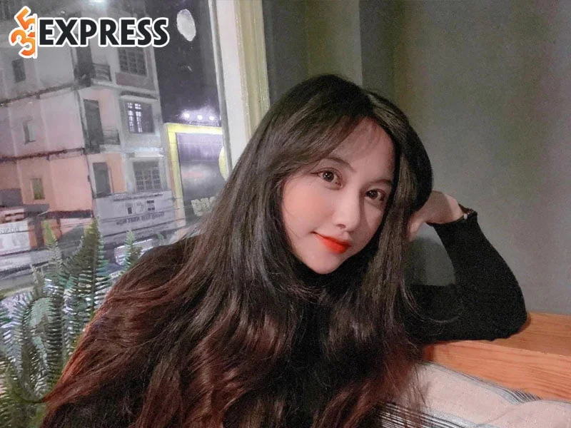 hoang-vi-xuan-streamer-zyzy-noi-tieng-cua-cong-dong-lien-quan-mobile-35express