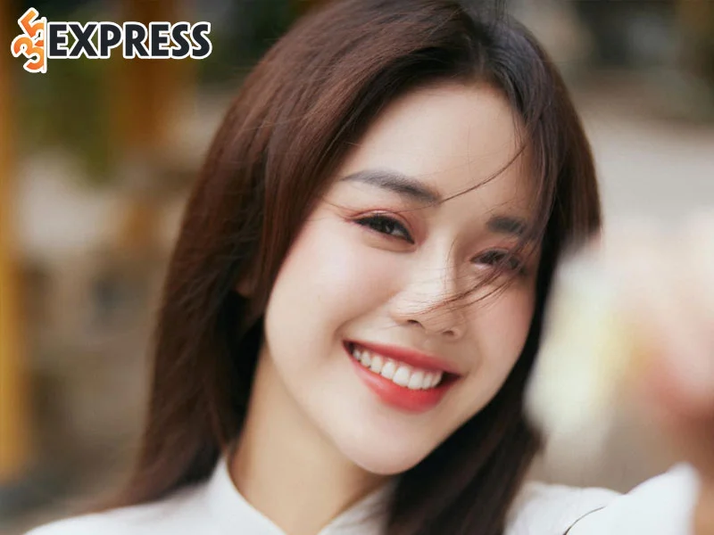 mc-ngo-mai-phuong-la-ai-1-35express