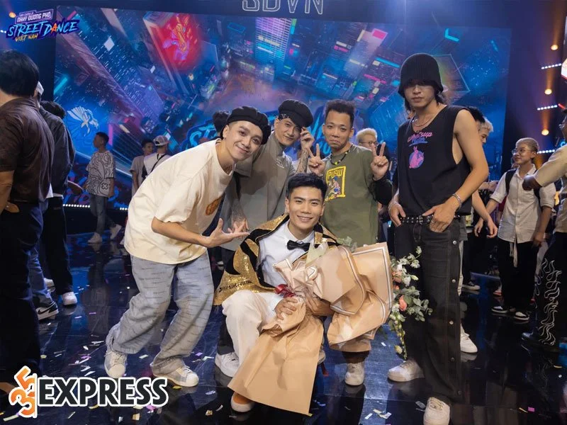mot-so-hinh-anh-dang-quang-cua-dang-quan-1-35express