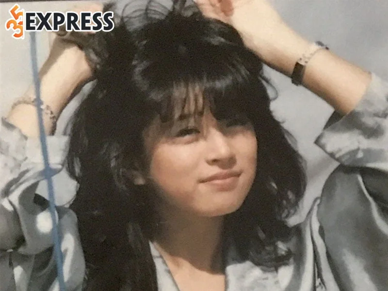 nhung-hinh-anh-gay-xao-xuyen-cua-akina-nakamori-1-35express