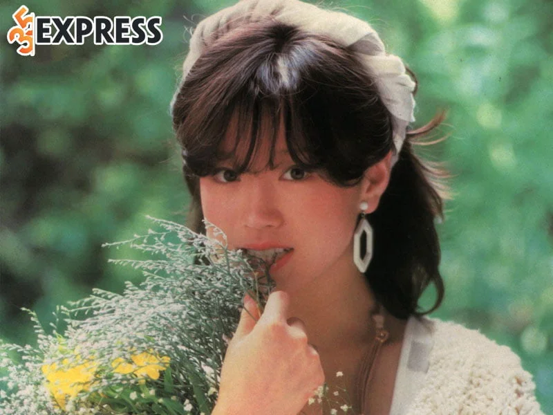 nhung-hinh-anh-gay-xao-xuyen-cua-akina-nakamori-2-35express