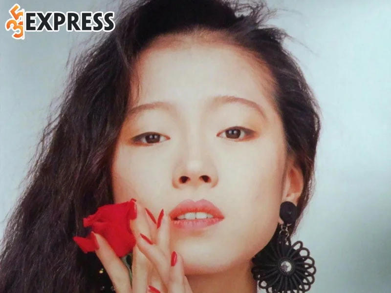 nhung-hinh-anh-gay-xao-xuyen-cua-akina-nakamori-4-35express