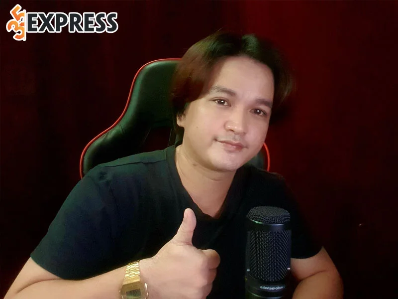 quan-nhan-chia-se-ve-ly-do-theo-duoi-vo-thuat-khi-su-nghiep-dang-o-dinh-cao-35express