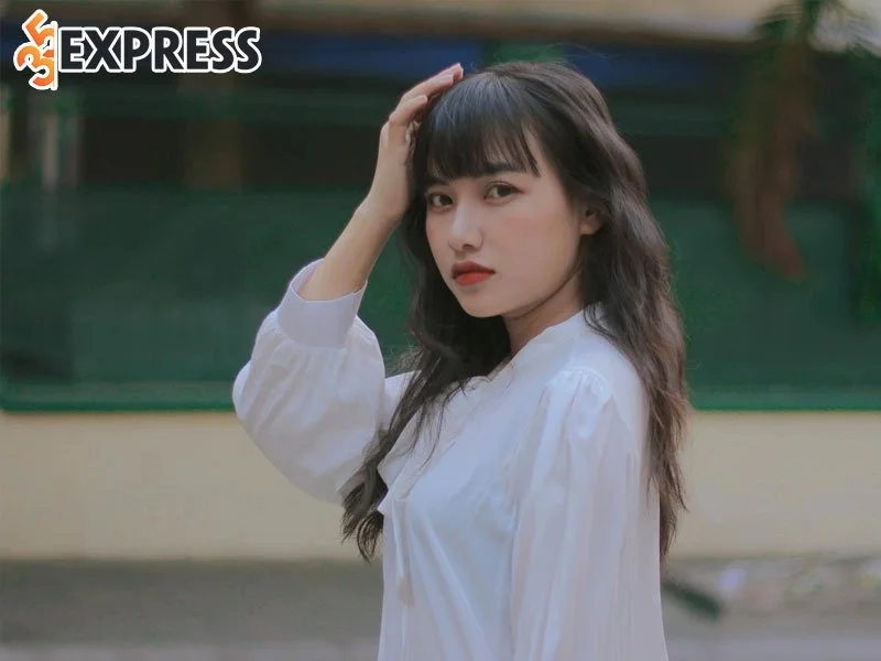 streamer-zyzy-hoang-vi-xuan-bi-bat-vi-buon-ban-hang-cam-1-35express