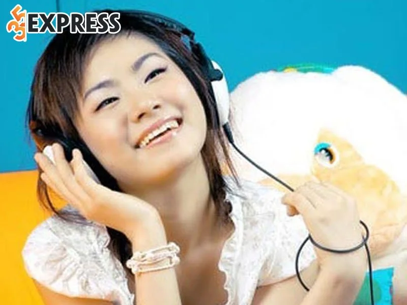 su-nghiep-am-nhac-cua-ca-si-luong-bich-huu-35express