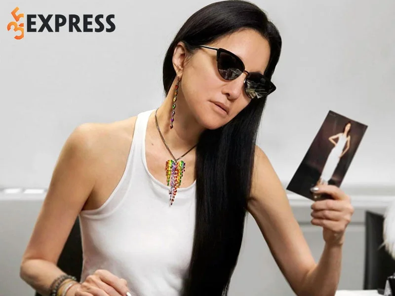 su-nghiep-cua-doa-hoa-no-muon-ntk-vera-wang-4-35express
