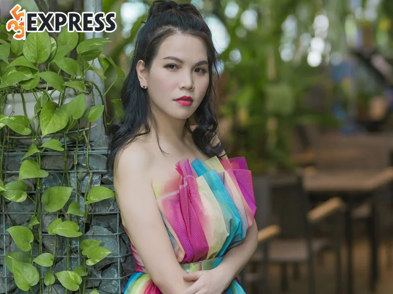 su-nghiep-cua-nu-mc-truc-thy-3-35express