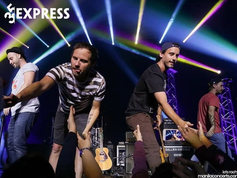 the-moffatts-huy-show-tai-tphcm-khien-khan-gia-buc-xuc-1-35express