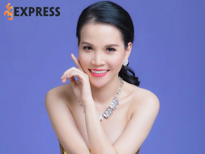 tom-tat-day-du-tieu-su-ly-lich-ve-nu-mc-truc-thy-35express