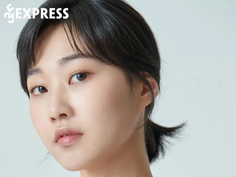 tom-tat-ly-lich-tieu-su-dien-vien-ha-yoon-kyung-35express