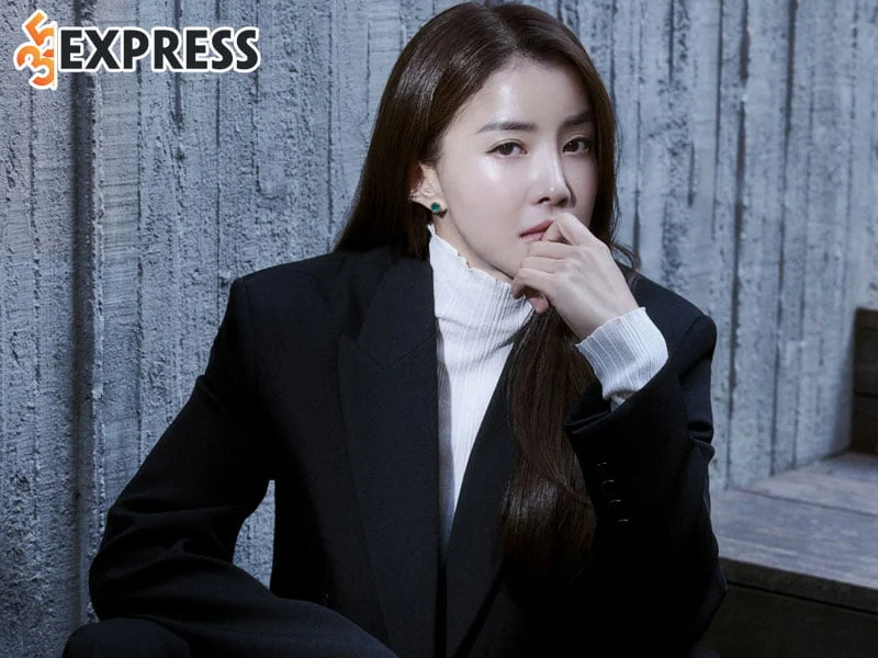 tom-tat-ly-lich-tieu-su-dien-vien-lee-si-young-35express
