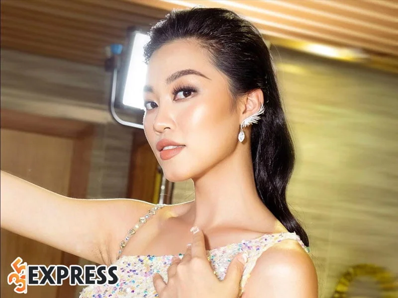 tom-tat-ly-lich-tieu-su-hoa-hau-doan-thu-thuy-35express