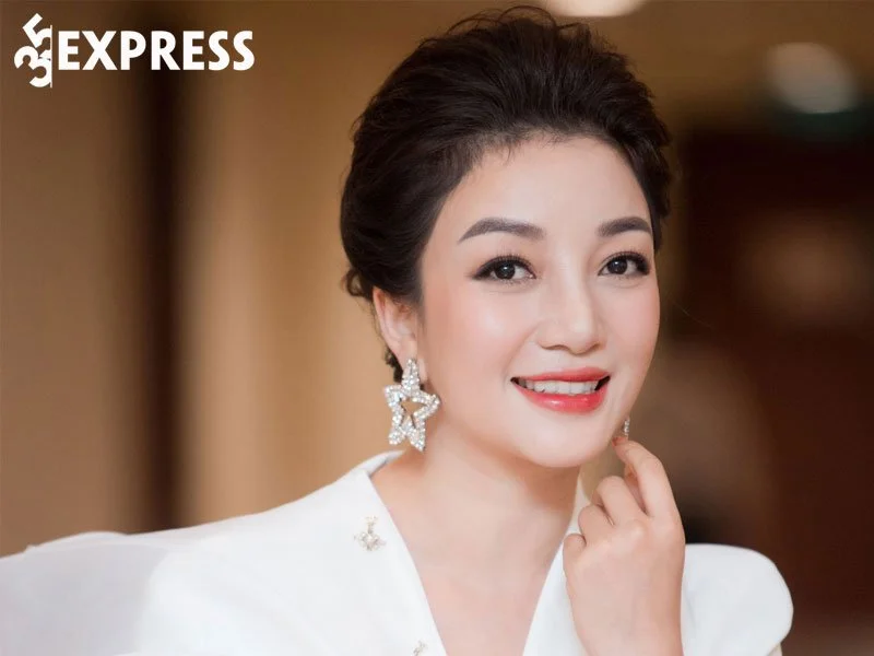 tom-tat-tieu-su-ly-lich-ve-ca-si-pham-thu-ha-35express