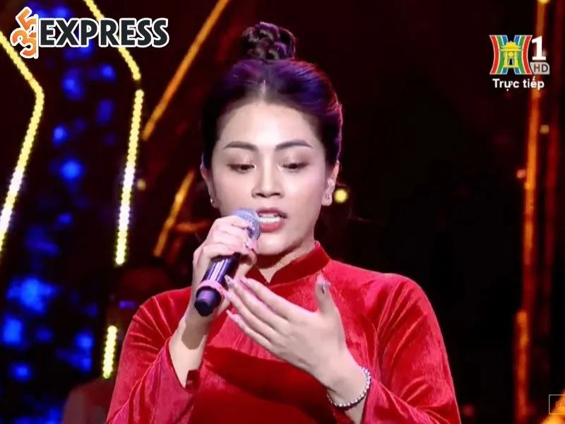 ca-si-khanh-thy-tro-thanh-tham-hoa-song-truc-tiep-35express