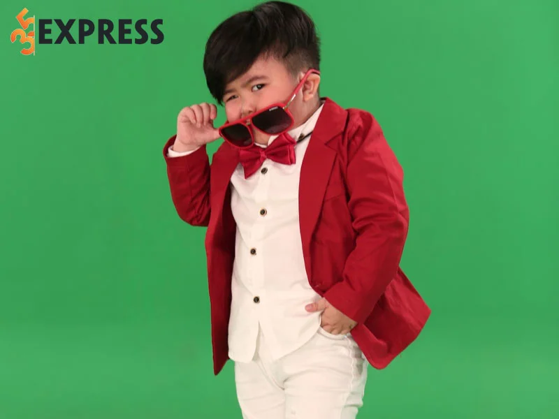 ca-si-nhi-tin-tin-kiem-tien-ty-khi-moi-5-tuoi-1-35express