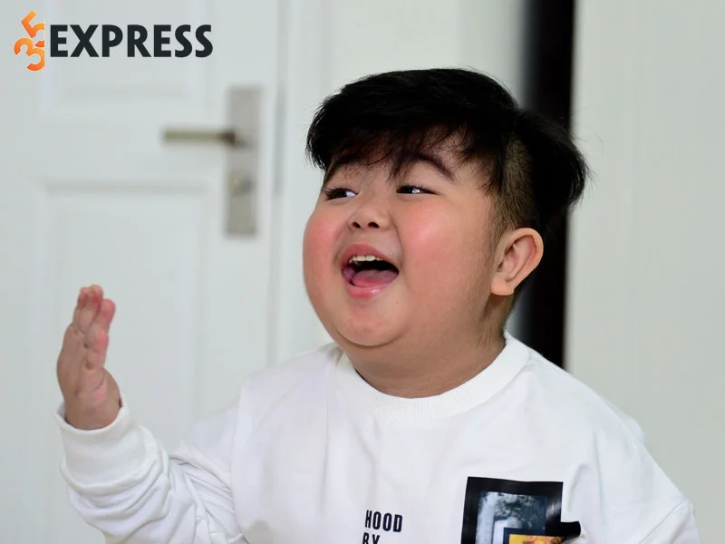 ca-si-nhi-tin-tin-kiem-tien-ty-khi-moi-5-tuoi-2-35express