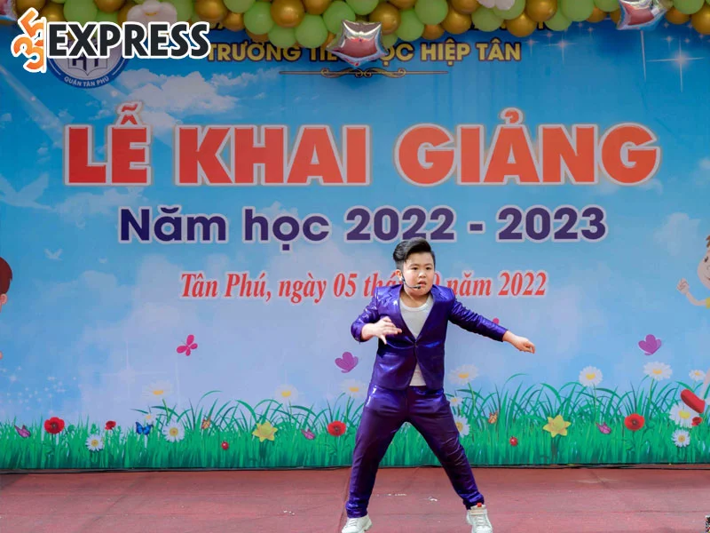ca-si-nhi-tin-tin-lon-phong-phao-o-tuoi-11-2-35express