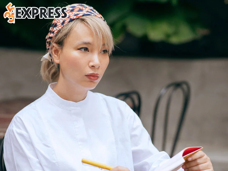 con-duong-hoc-van-va-su-nghiep-cua-mc-thuy-minh-35express