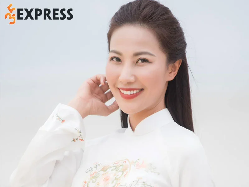 mot-so-hinh-anh-cua-btv-quynh-hoa-4-35express