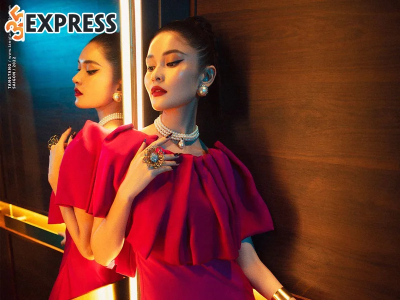 mot-so-hinh-anh-moi-nhat-ve-a-hau-thuy-dung-5-35express