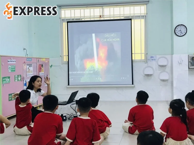 nhung-cach-thoat-nan-khi-xay-ra-chay-o-quan-karaoke-vu-truong-bar-4-35express
