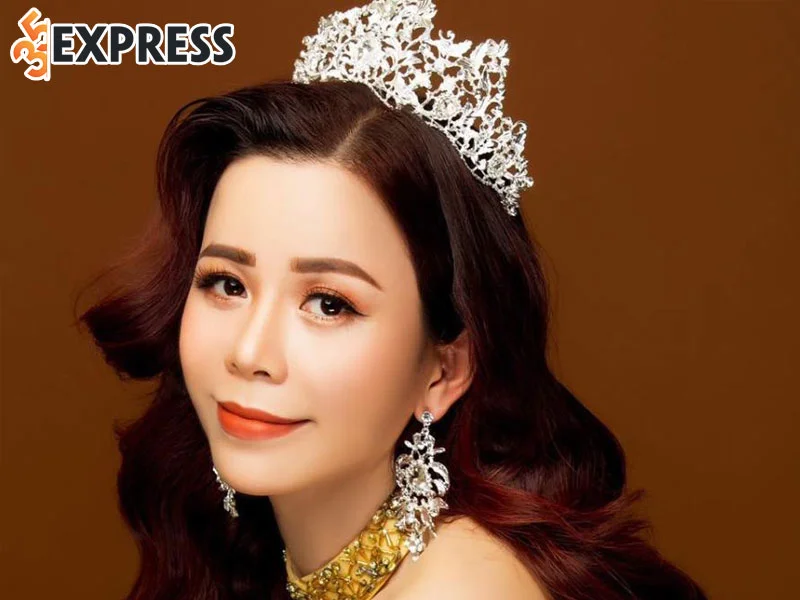 oanh-le-dang-quang-hoa-hau-quy-ba-the-gioi-2019-2-35express
