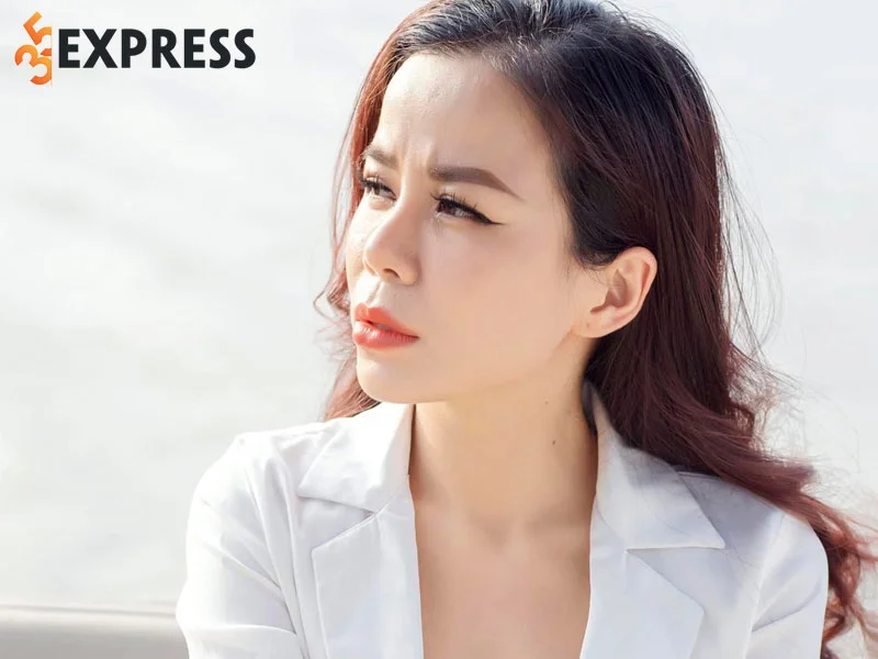 tom-tat-ly-lich-tieu-su-hoa-hau-oanh-le-35express