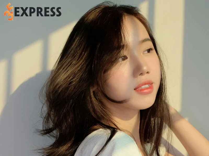 vlogger-ha-trang-meichan-la-ai-1-35express