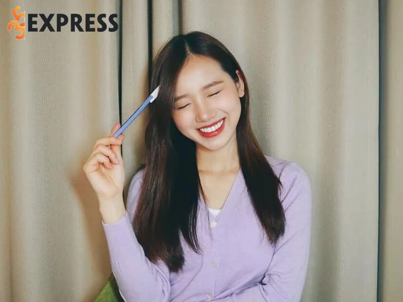 vlogger-ha-trang-meichan-truyen-cam-hung-den-cac-ban-tre-35express