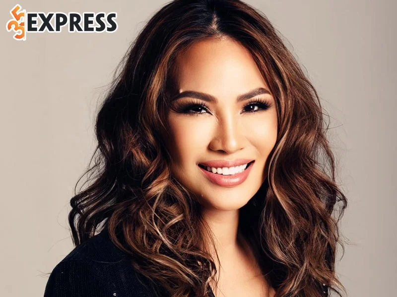 ca-si-ngoc-pham-la-ai-1-35express