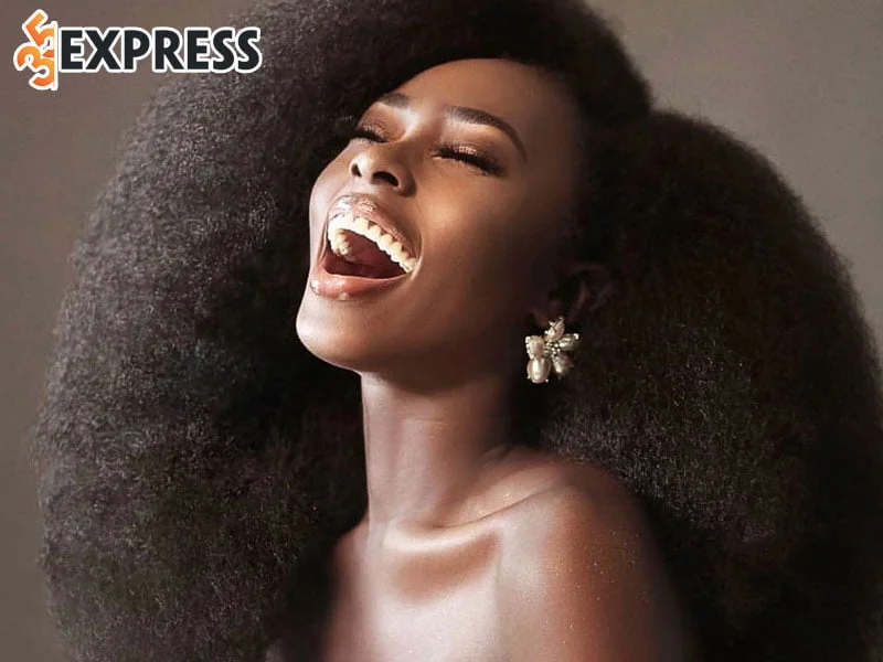 con-duong-di-den-chiec-vuong-mien-hoa-hau-hoa-binh-quoc-te-2020-cua-abena-appiah-1-35express