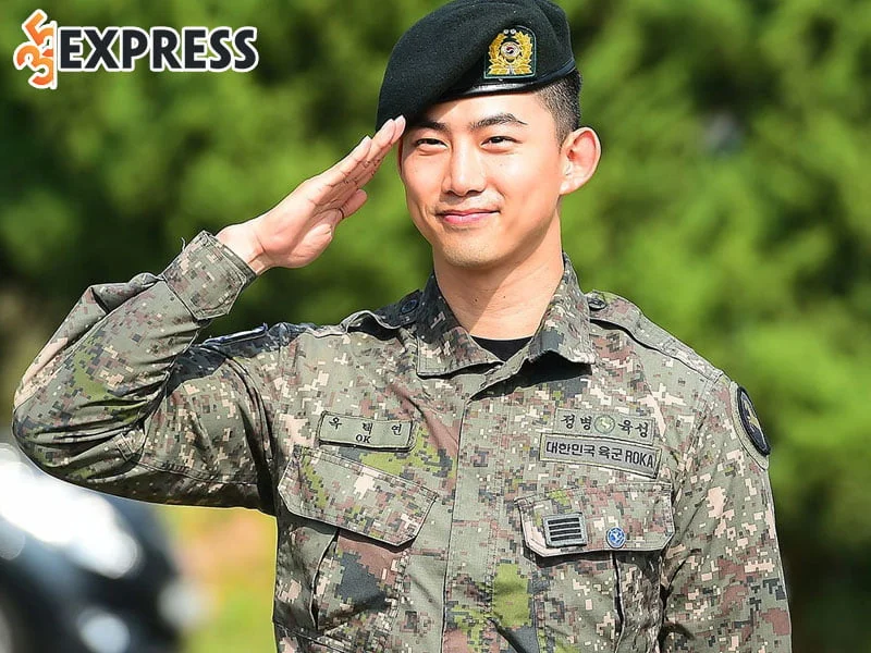 cuoc-song-doi-tu-cua-chang-rapper-dien-vien-ok-taecyeon-1-35express