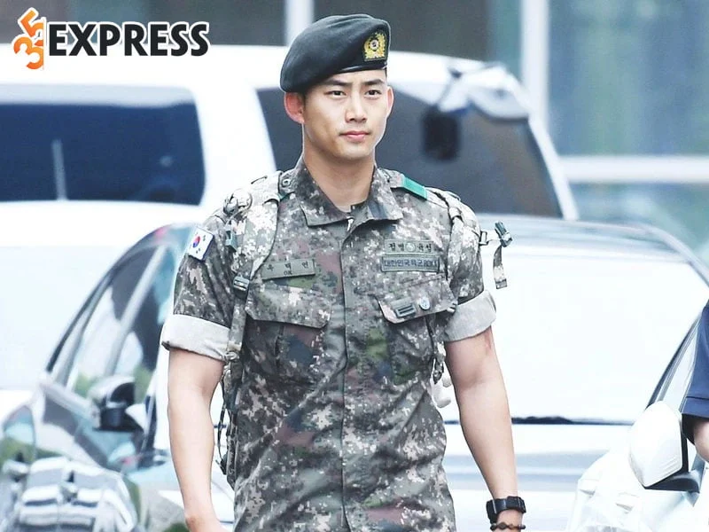 cuoc-song-doi-tu-cua-chang-rapper-dien-vien-ok-taecyeon-35express