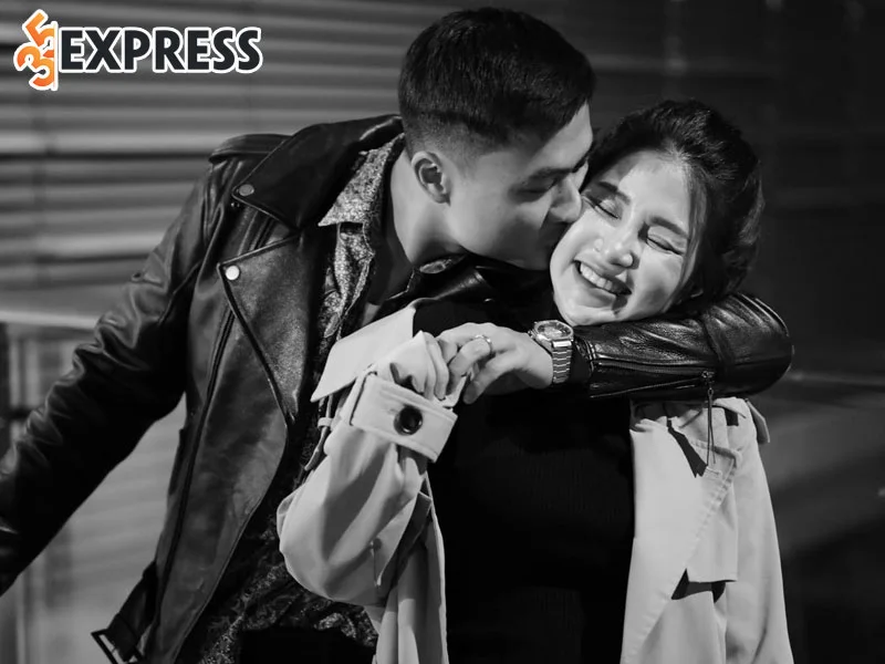 dien-vien-duy-hung-hanh-phuc-ben-gia-dinh-nho-cua-minh-1-35express