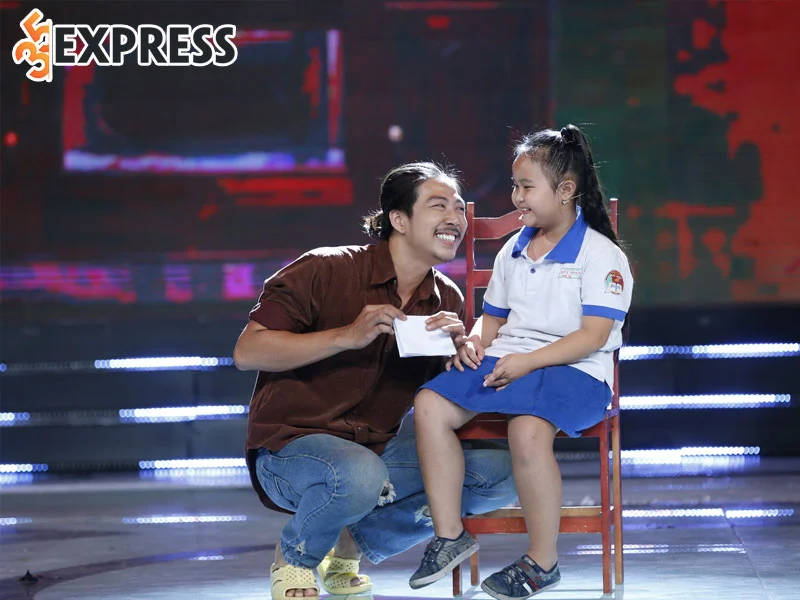 dien-vien-quang-son-bi-mac-ung-thu-tuyen-giap-1-35express