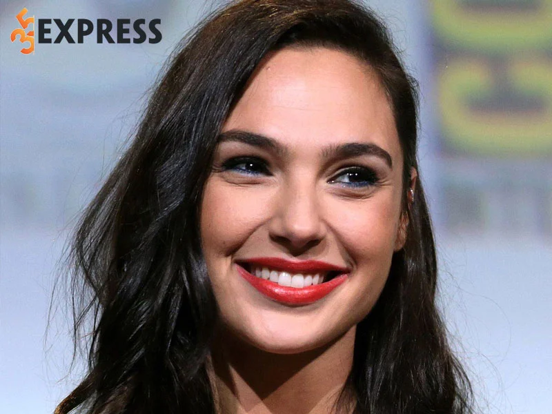 gal-gadot-la-ai-1-35express