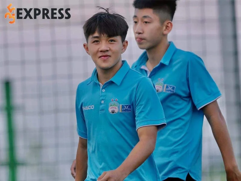 hanh-trinh-chinh-phuc-uoc-mo-cua-cau-thu-nguyen-thanh-khoi-1-35express