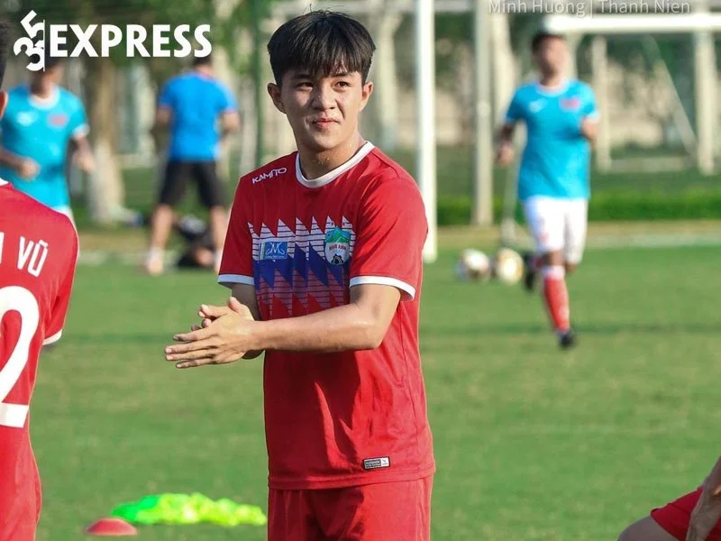 hanh-trinh-chinh-phuc-uoc-mo-cua-cau-thu-nguyen-thanh-khoi-2-35express