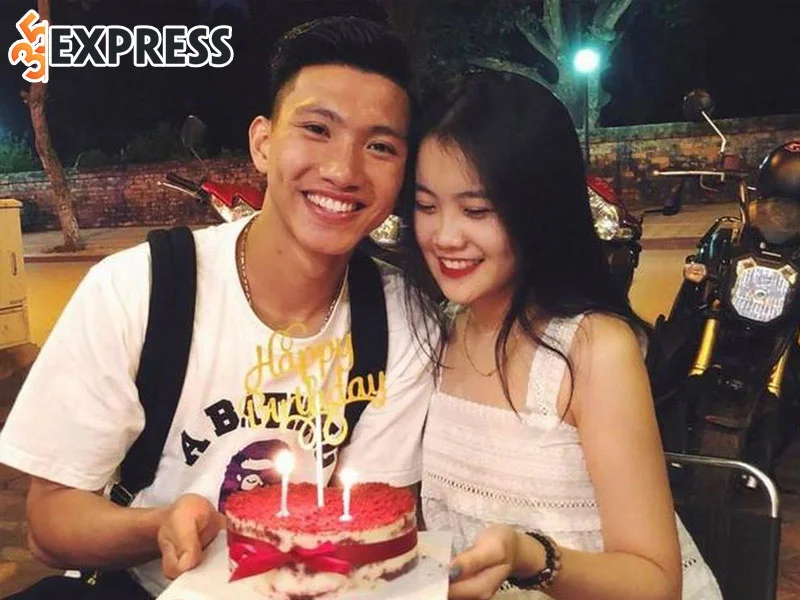 hoanh-anh-oc-tung-bi-ghen-ty-vi-la-ban-gai-cua-doan-van-hau-35express