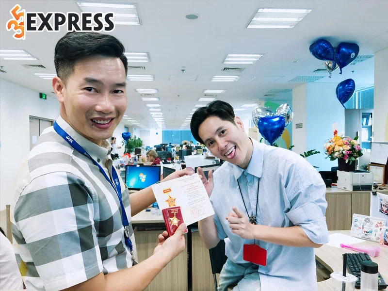 hoc-van-va-su-nghiep-cua-ton-hieu-anh-2-+35express